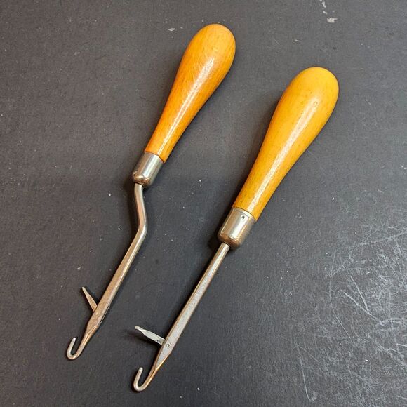 Lot of 2 Vtg Wood Handle Latch Hook Tools, Made in England - Picture 3 of 3